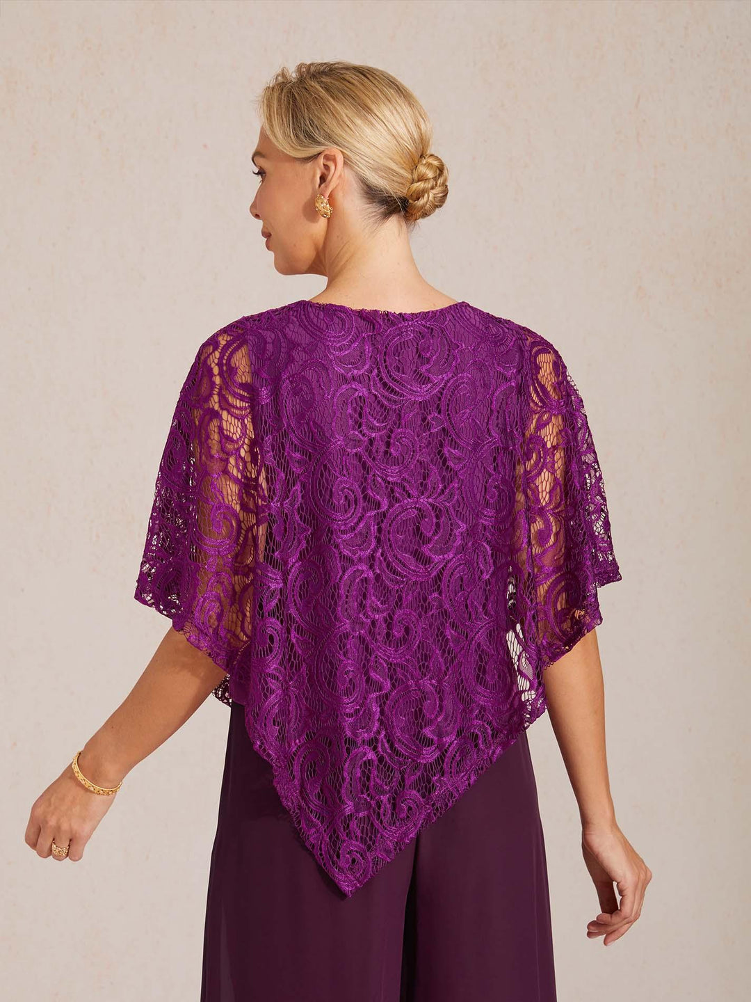 Elegante top met vleermuismouwen van kant