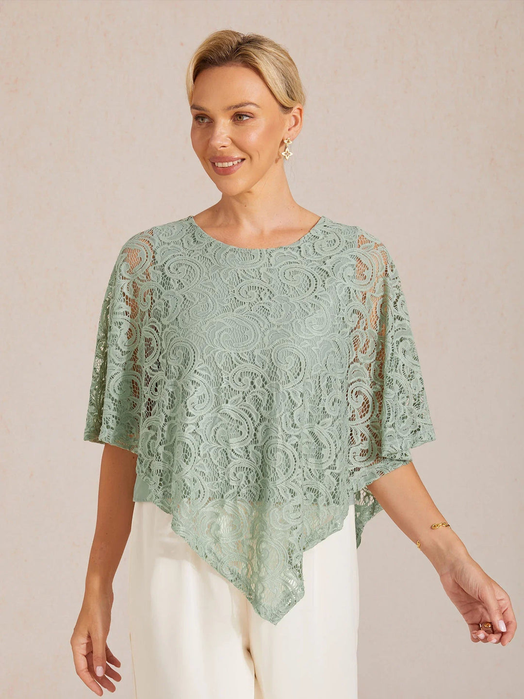 Elegante kanten top met vleermuismouwen