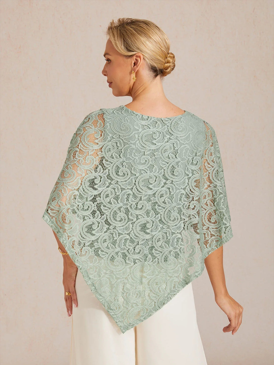 Elegante top met vleermuismouwen van kant