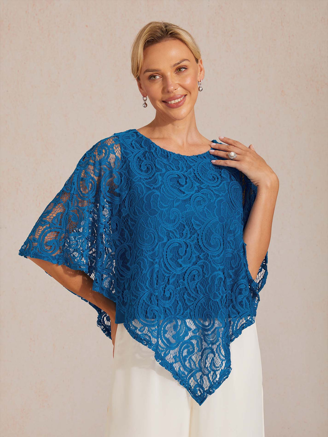 Elegante top met vleermuismouwen van kant