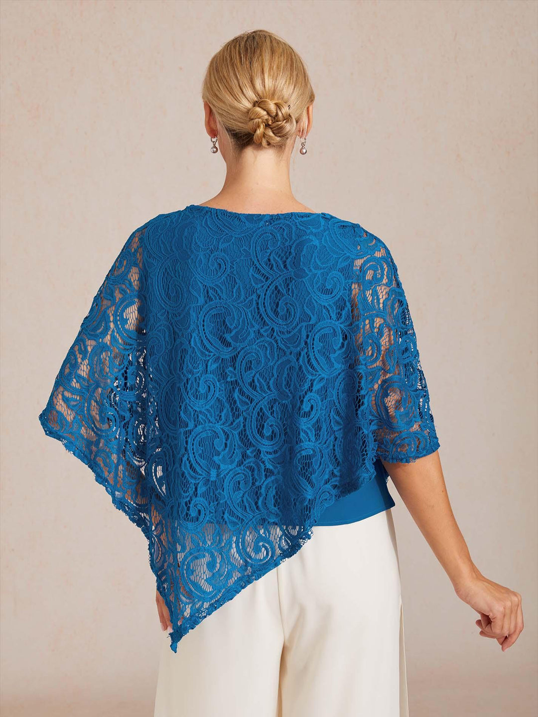 Elegante top met vleermuismouwen van kant