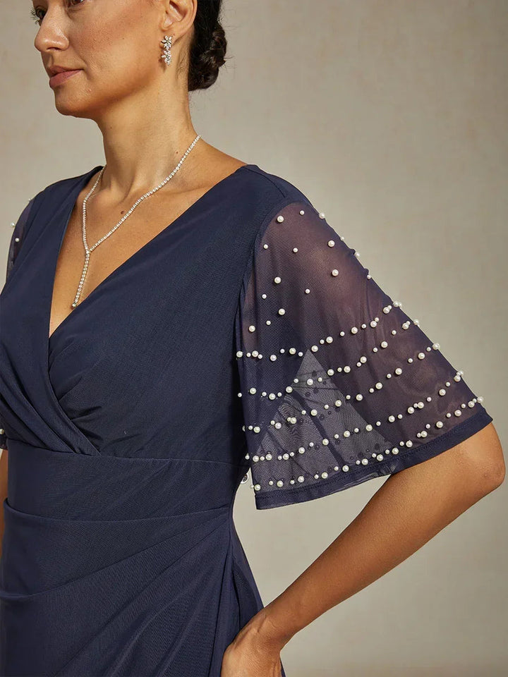 Elegante galajurk met versierde fladdermouwen