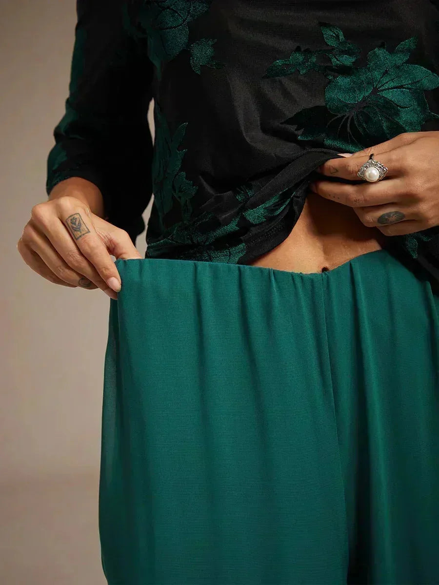 Broek Met Rechte Pijp En Chiffon Overlay Met Gesplitste Pijpen