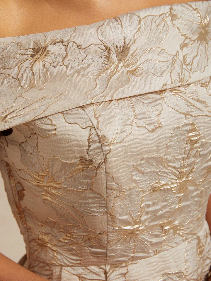 Schoudervrije Metallic Bloemenjacquard Baljurk