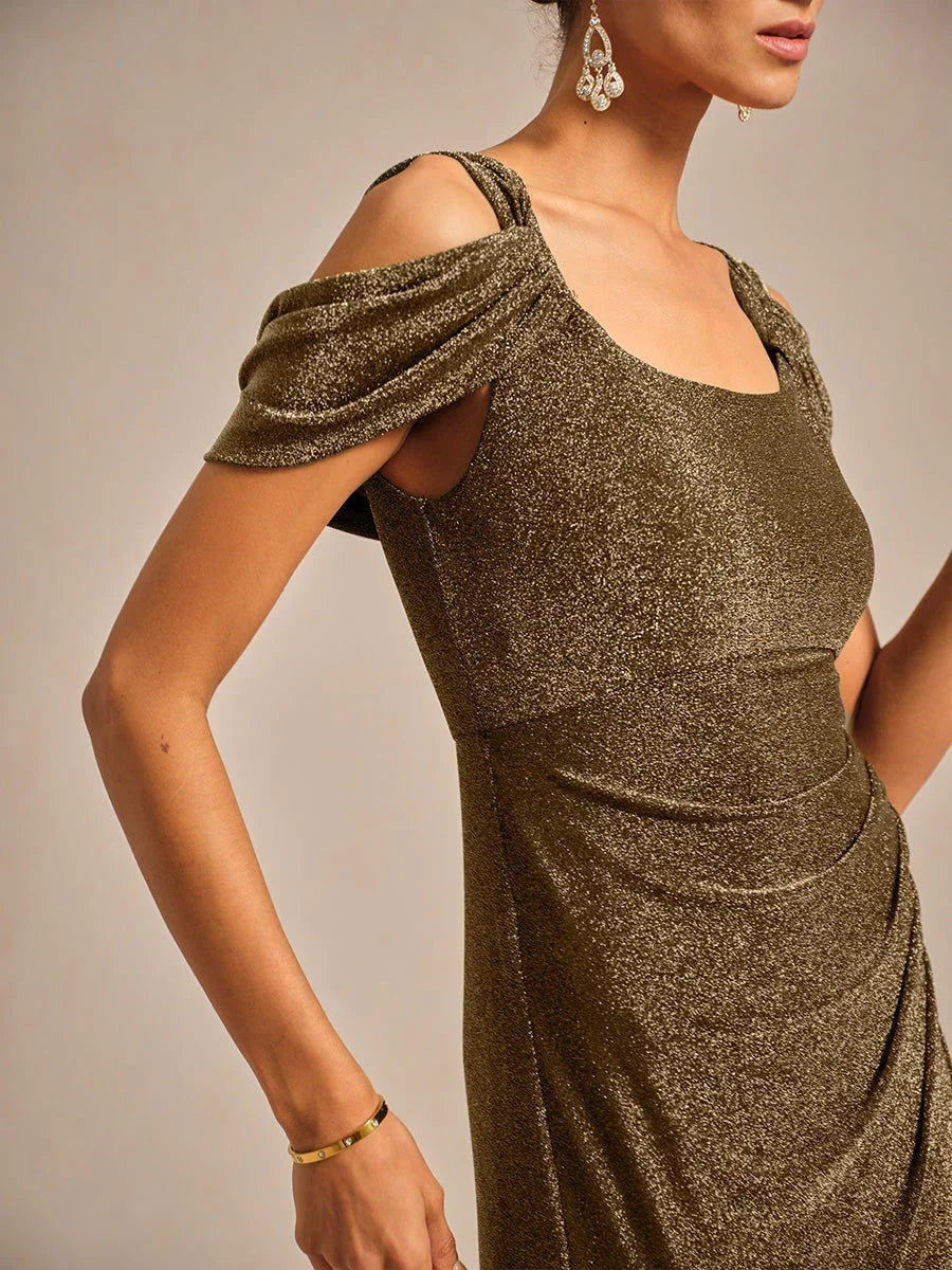 Gebreide jurk met open schouders, glitter en metallic