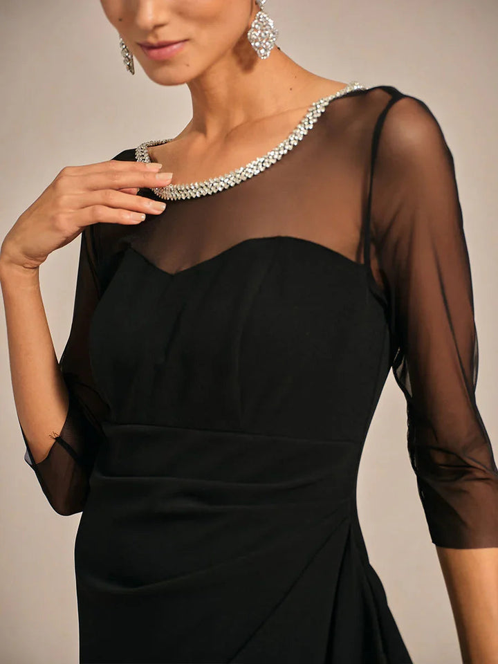 Elegante galajurk met kralen en illusion-halslijn