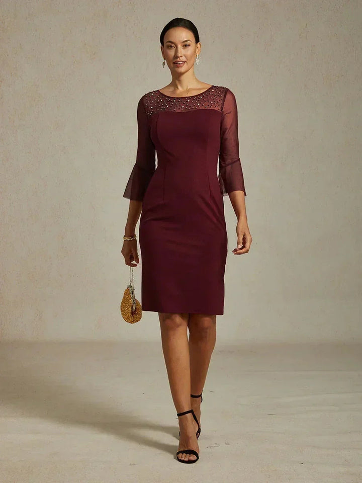 Elegante Koker-Cocktailjurk met Versierde Illusie-Mesh Halslijn