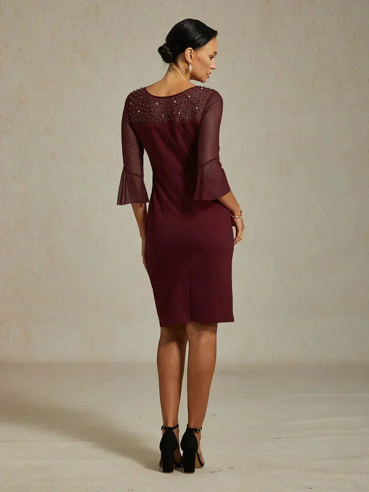 Elegante Koker-Cocktailjurk met Versierde Illusie-Mesh Halslijn