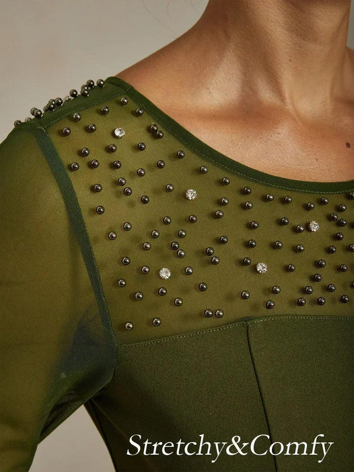 Elegante kokerjurk voor cocktails met versierde illusie mesh halslijn