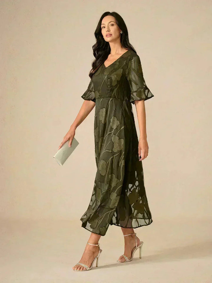 Maxi-jurk met ruches, fladdermouwen en kant
