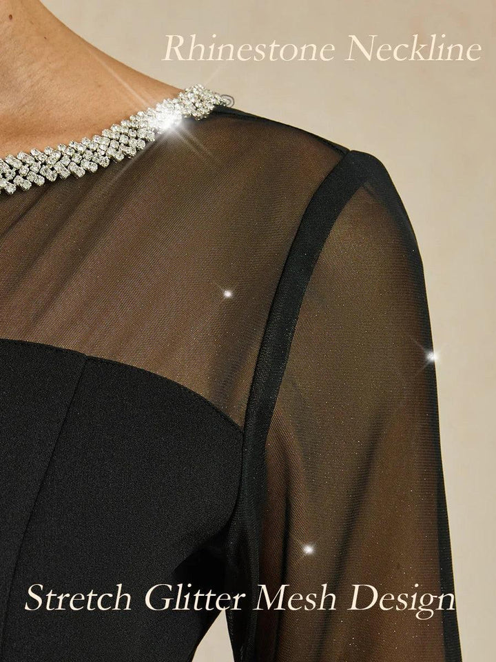 Elegante aansluitende cocktailjurk met uitlopende mouwen
