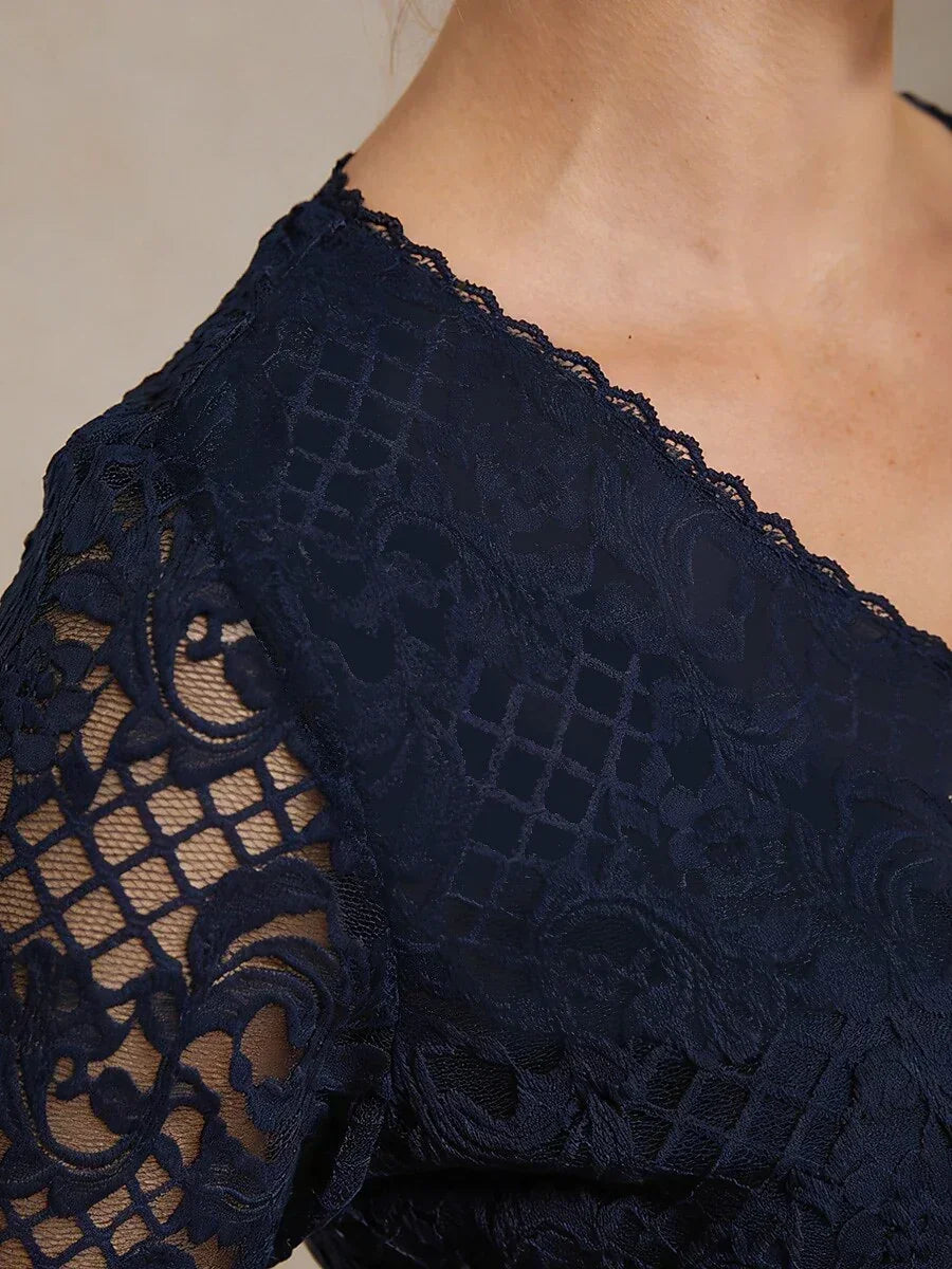 Vrouwelijke V-hals Stretch Kanten Top met Geschulpte Zoom